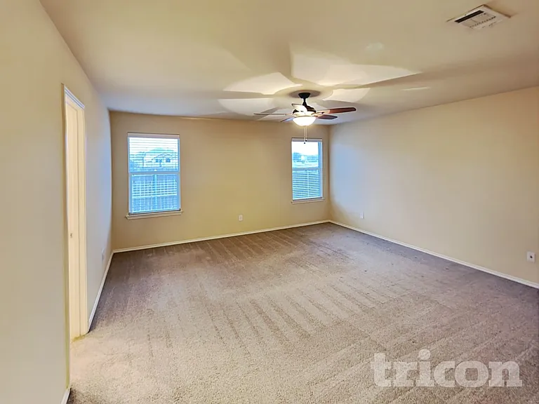 1248 Collett St — Photo 8