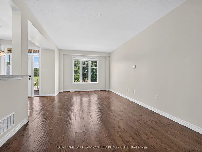 114 Dunrobin Ln — Photo 3