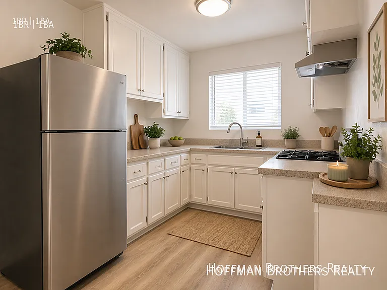1543 N Formosa Ave #19 — Photo 2