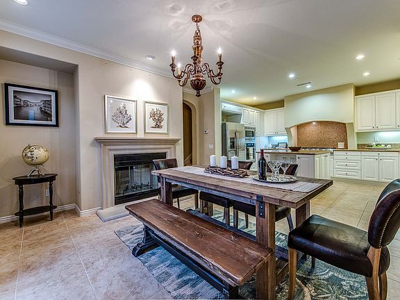 42 Conservancy dining room.