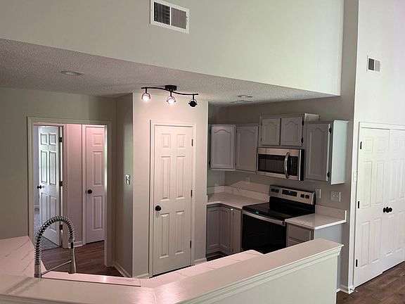 5th image of 57 Porter Dr