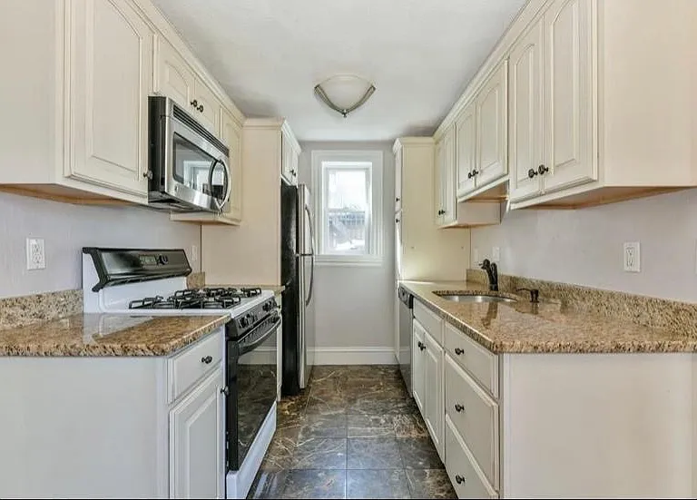 154 Webster St #2 — Photo 5