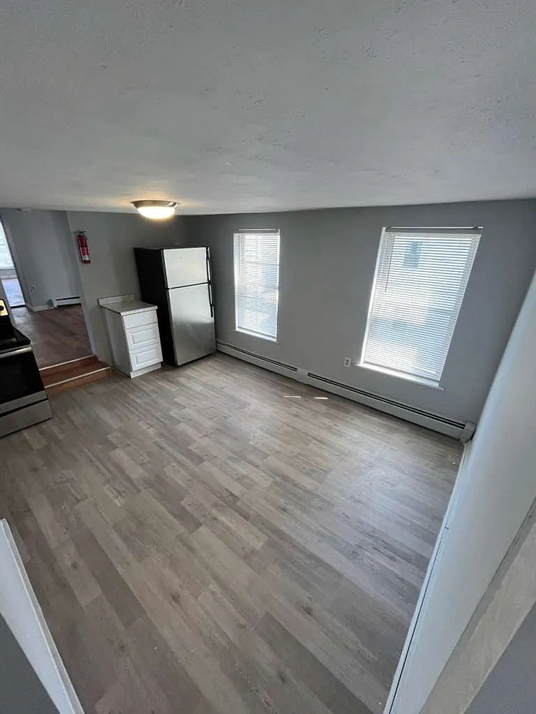 3 bed, 1000 sqft, $2,000 — Photo 1