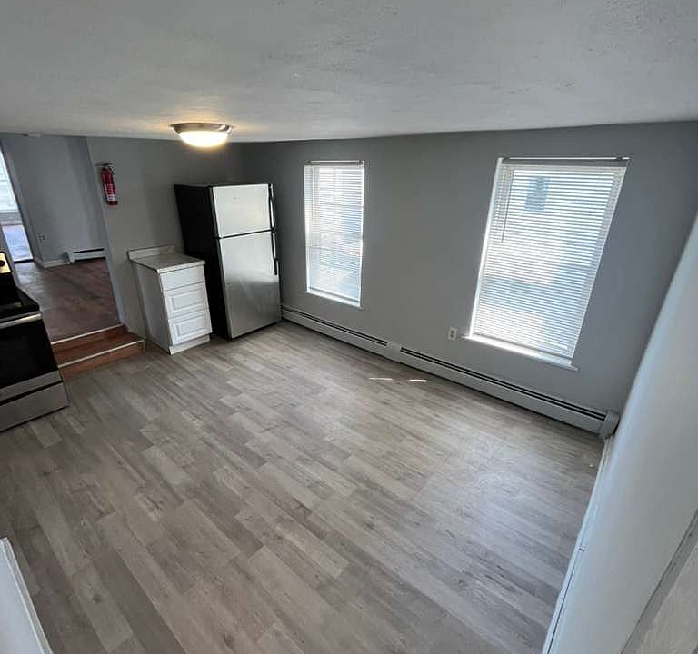 1st image of 210 Cross St APT 2
