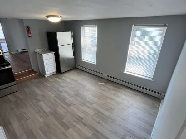 210 Cross St APT 2, Lowell, MA 01854