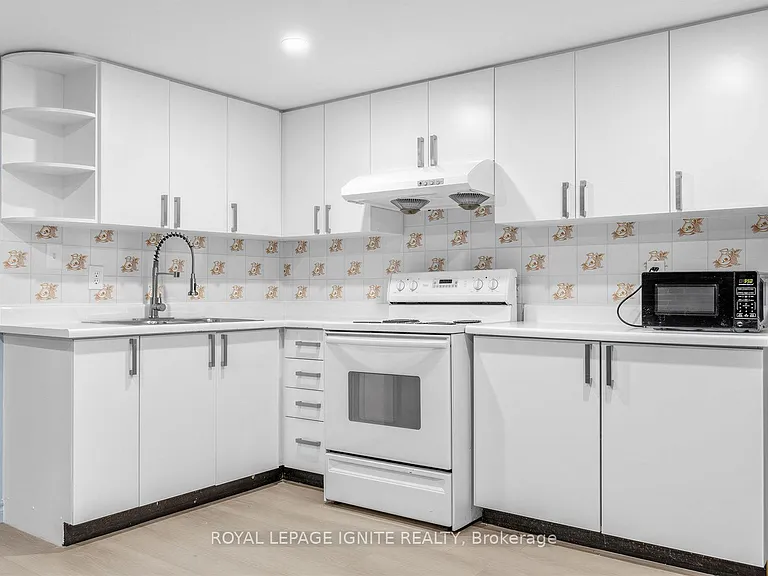 61 Jarwick Dr #BASEMENT — Photo 17
