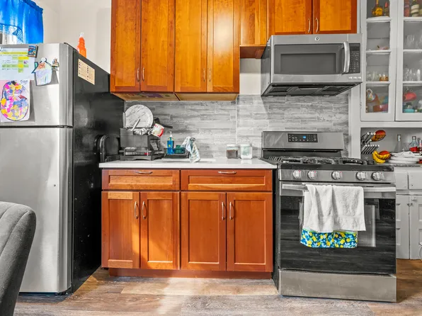 1517 Jefferson Avenue image 4 of 16