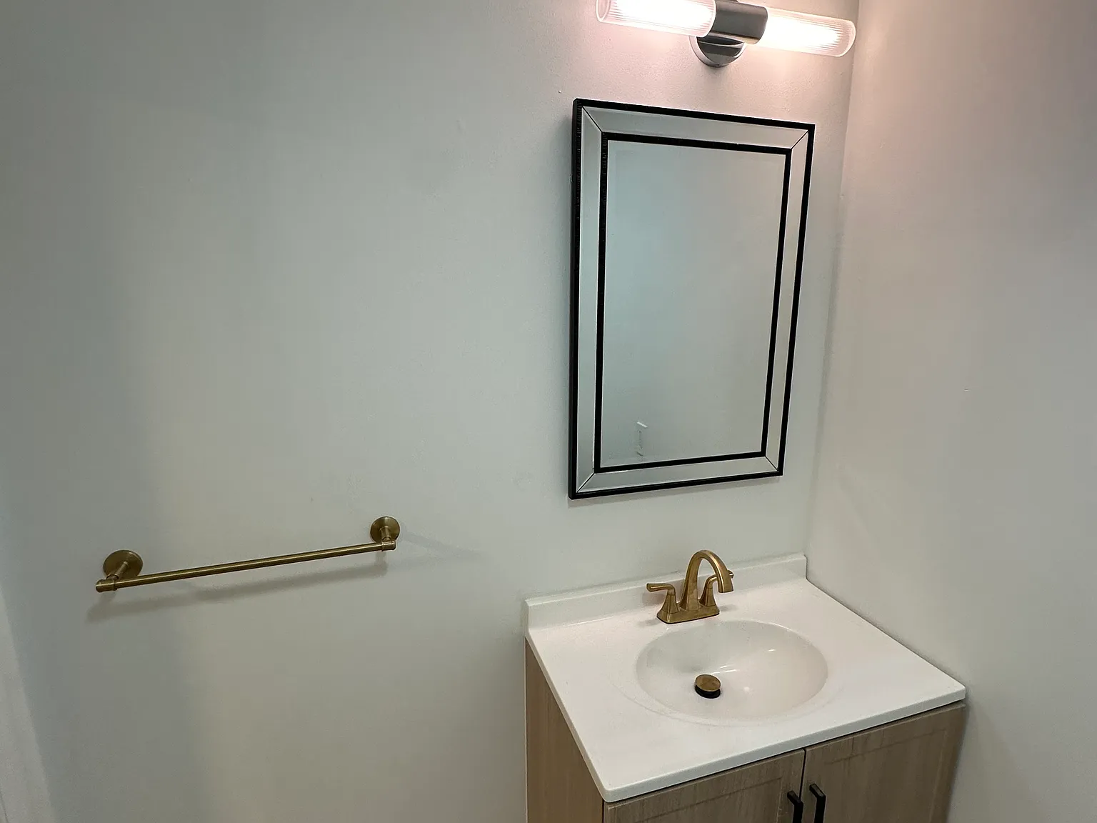 5 bed, 1600 sqft, $2,200 — Photo 2