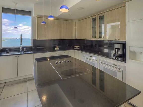 2nd image of 1000 Venetian Way APT 1003