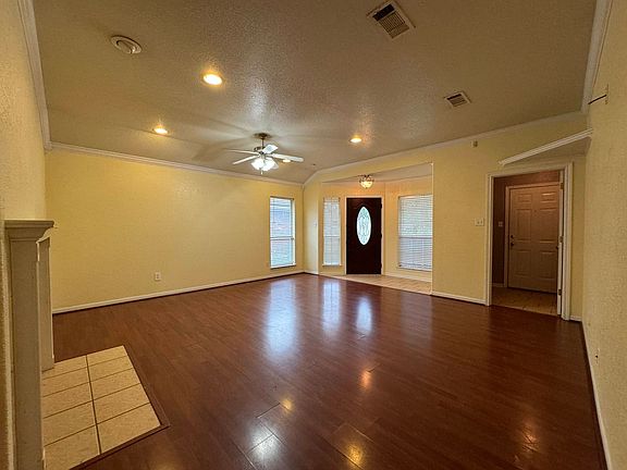 3rd image of 2110 Flagstaff Dr