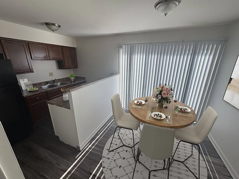 Rivers Edge Apartments and Townhomes — Photo 9