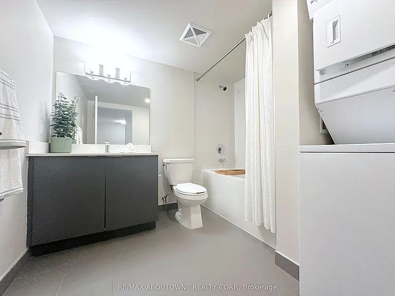 3385 Dundas St W #301 — Photo 12