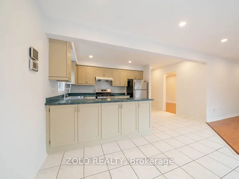 170 Widdifield Ave — Photo 9