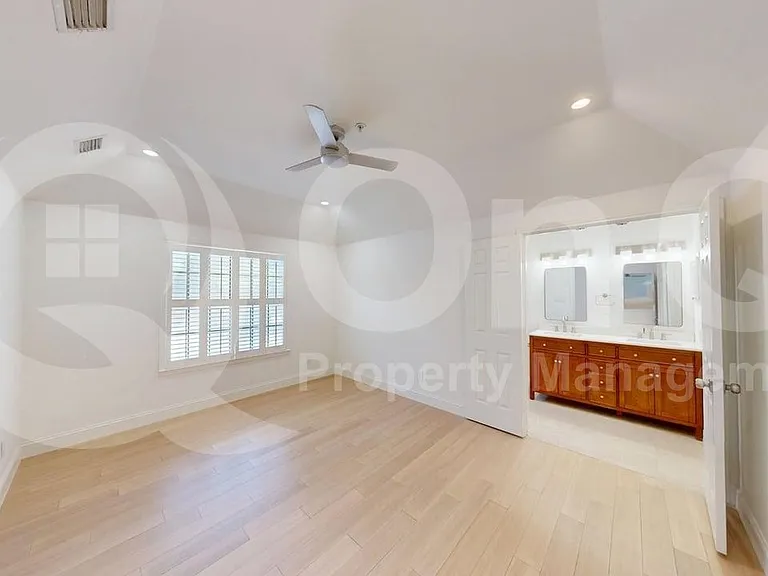 6000 Auburndale Ave #B — Photo 18