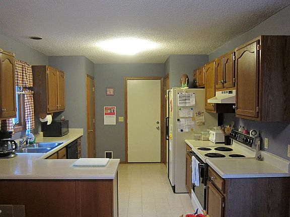 5th image of 8125 Whittier Ct
