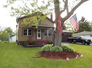 5764 Saunders Rd, Lake View, NY 14085