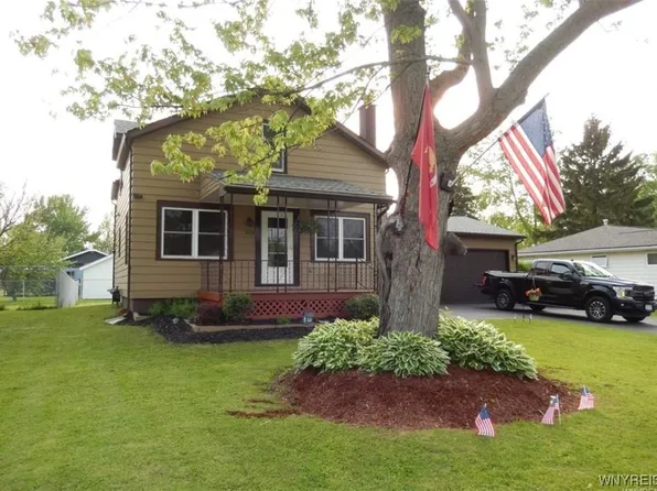 5764 Saunders Rd, Lake View, NY 14085