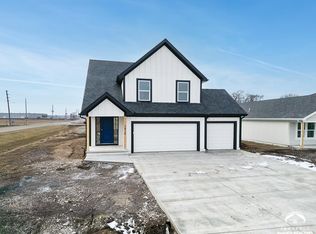 1016 2nd St, Perry, KS 66073