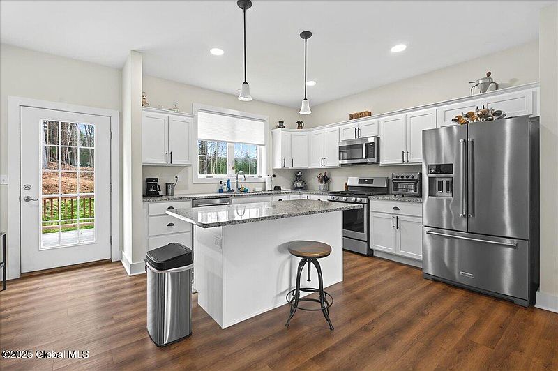 3rd image of 1 Placid Pines Court