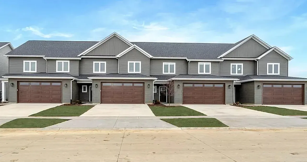 3 bed, 2.5 bath, $2,550 — Photo 1