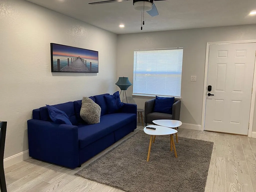 2 bed, 784 sqft, $1,845 — Photo 2