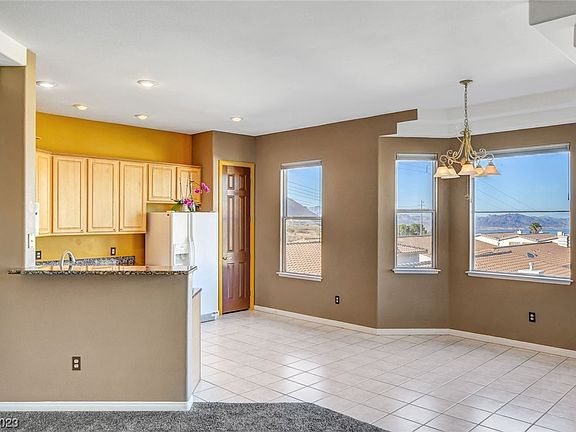 5th image of 239 Garrett Ln Unit 3