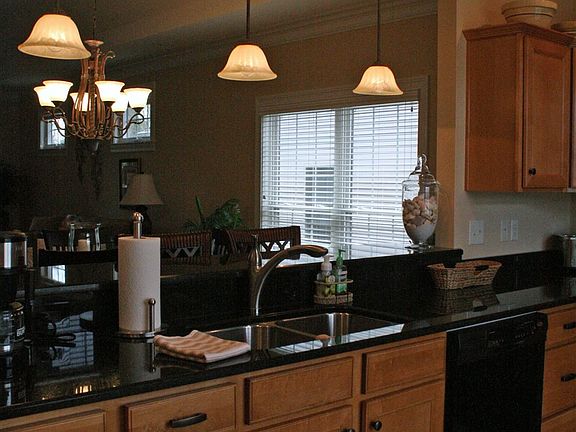 4th image of 18082 Cloverleaf Dr S