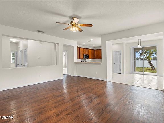 3rd image of 101 Boysenberry Ln