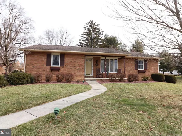 41 W Queen St, Ephrata, PA 17522