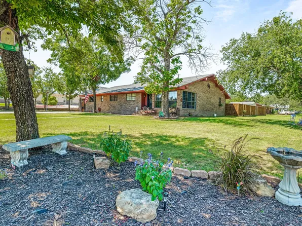 810 Alexander Rd, Stephenville, TX 76401