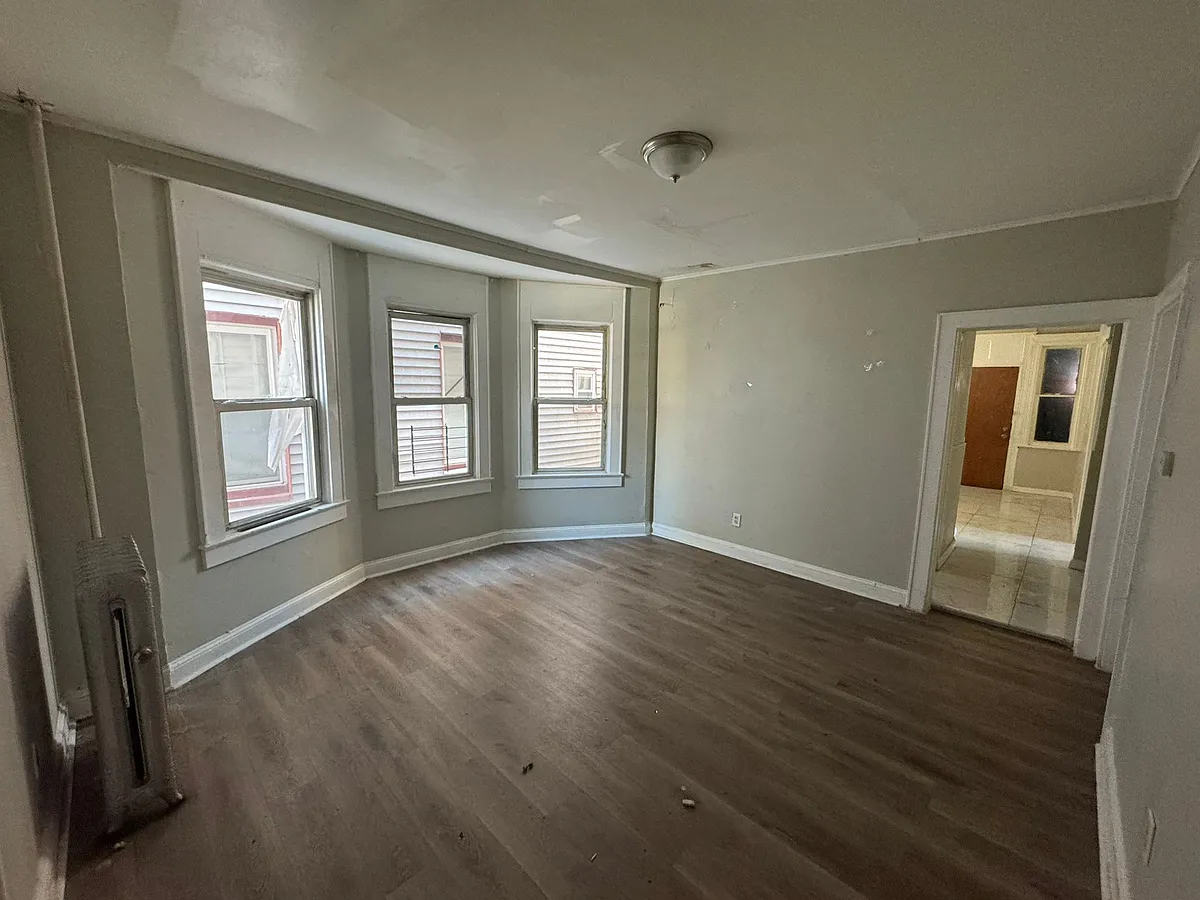 Building Photo - 138 Seymour Ave #2L
