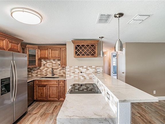 4th image of 6401 N Thatcher Ave