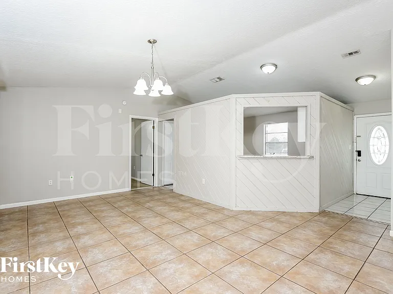 1061 Sally St SE — Photo 4