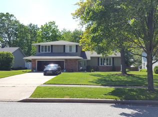 1866 Bromton Dr, Lyndhurst, OH 44124