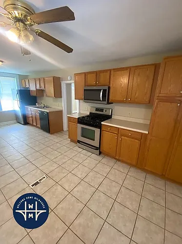 1720 N Astor St Photo 1