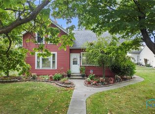 229 N Stadium Rd, Oregon, OH 43616