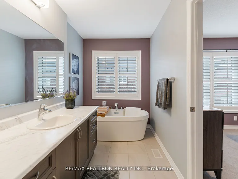 19 Sutcliffe Dr — Photo 16