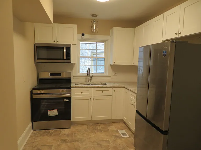 331 Glenwood Ct — Photo 7