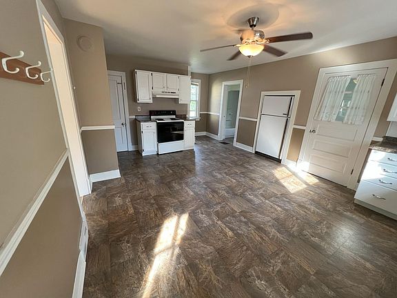 3rd image of 23359 Dogwood Ave