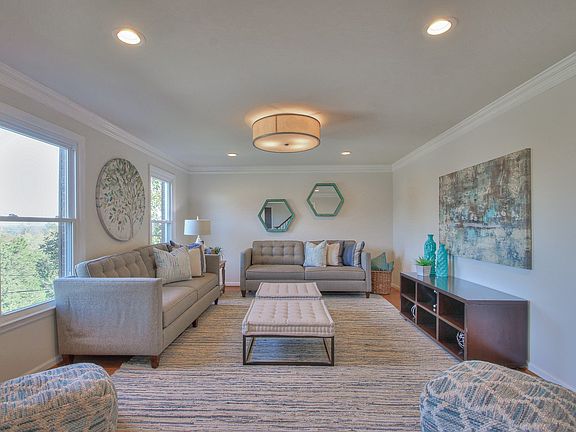 4th image of 2218 Castlewood Dr