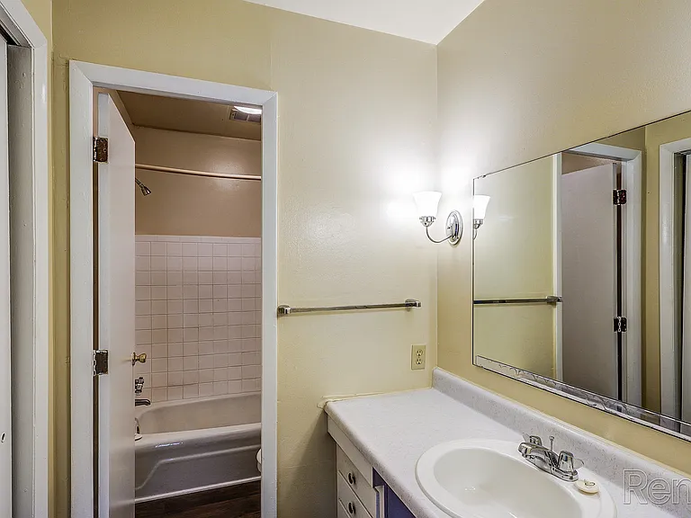 Shamrock Apartments — Photo 7