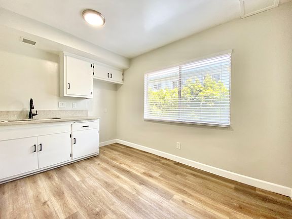 3rd image of 212 W Plymouth St #9