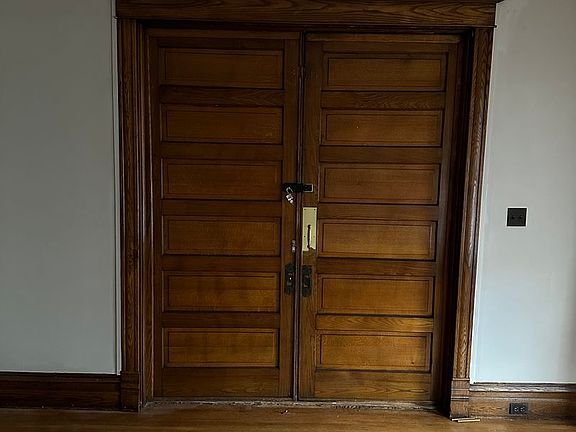 3rd image of 1055 Logan Ave #1