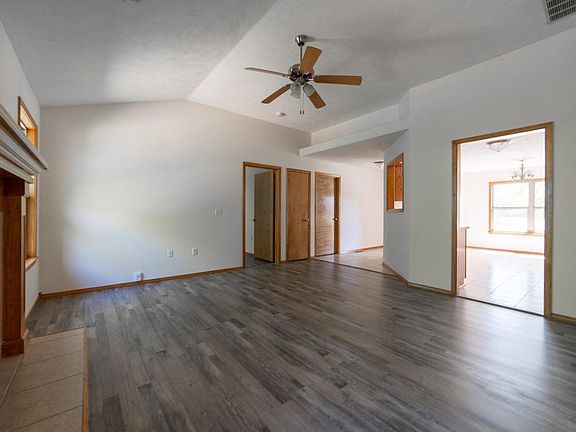 3rd image of 3253 E Colonial Street