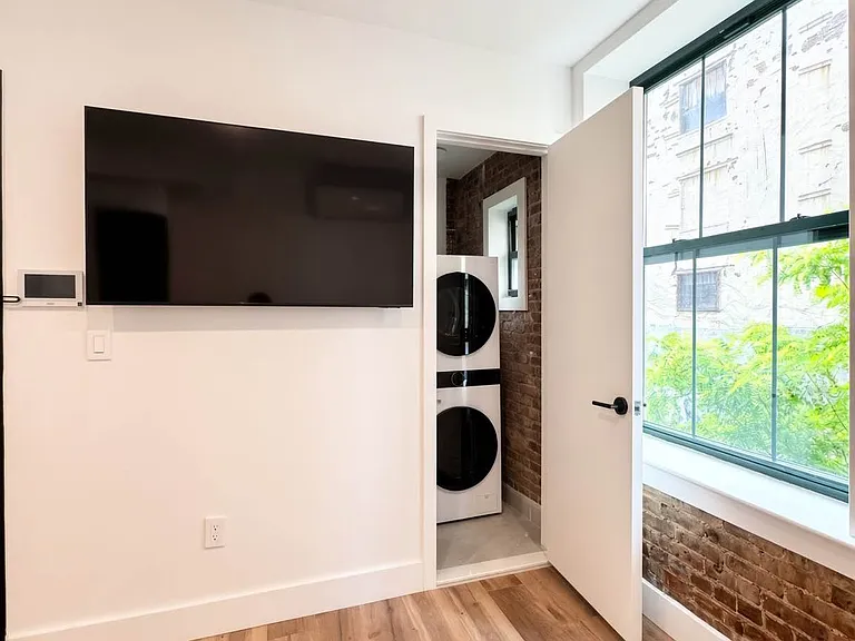 16 Howard Ave #2B — Photo 3