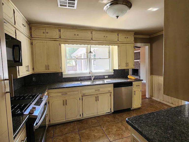 2514 NW 46th St — Photo 13