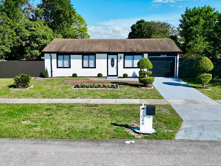 1049 Grandview Cir — Photo 41
