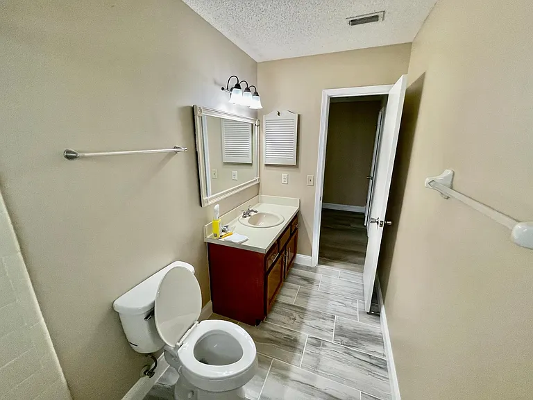 10439 Inverness Dr — Photo 29