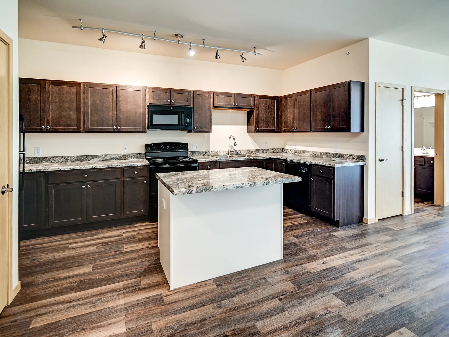 1 bed, 1000 sqft, $1,500 — Photo 1