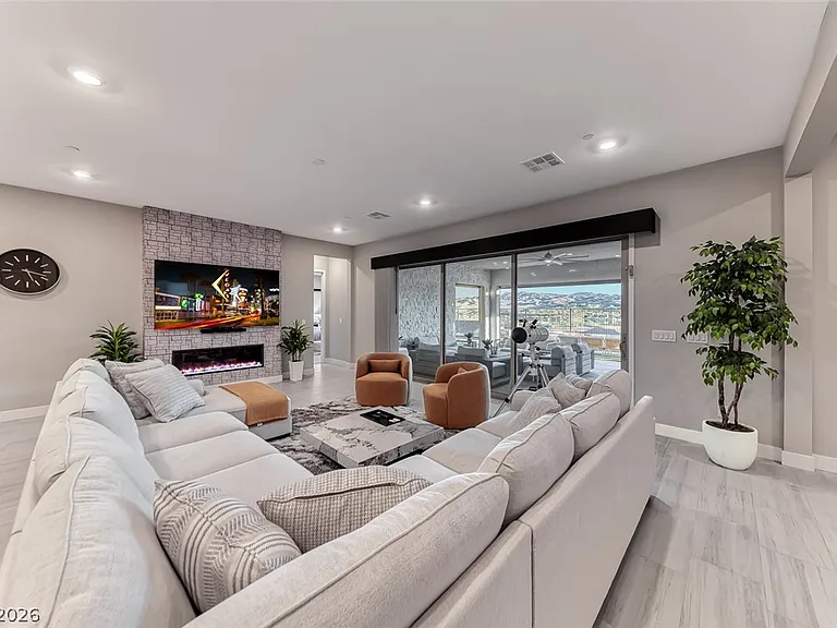 375 Portus Delphini Ct — Photo 9